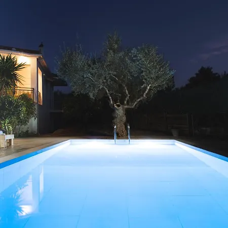 Giannas Pool House Semesterbostad Vanato